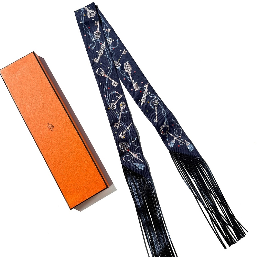 HERMES Les Cles a Pois Bleu Marine Gris Argent Silk Leather Fringes Twilly Scarf